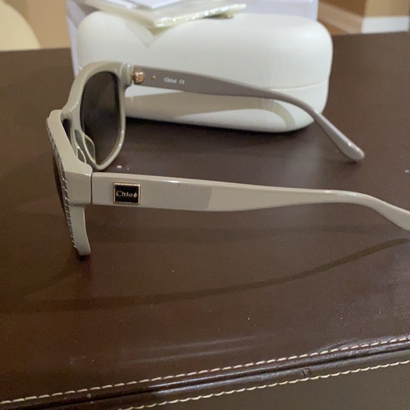 Like New Chloe Sunglasses - Picture 4 of 5